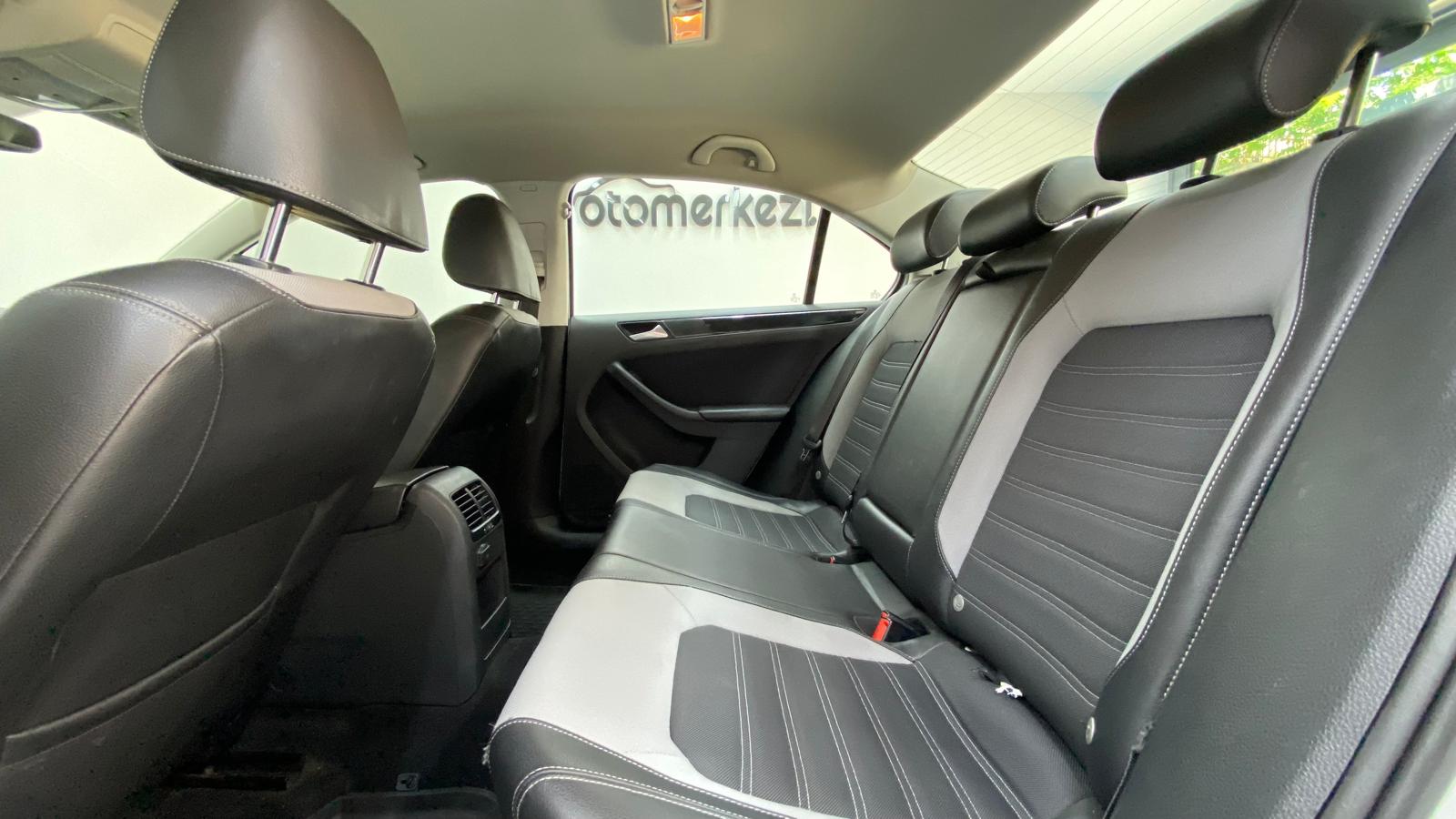 VOLKSWAGEN JETTA 10